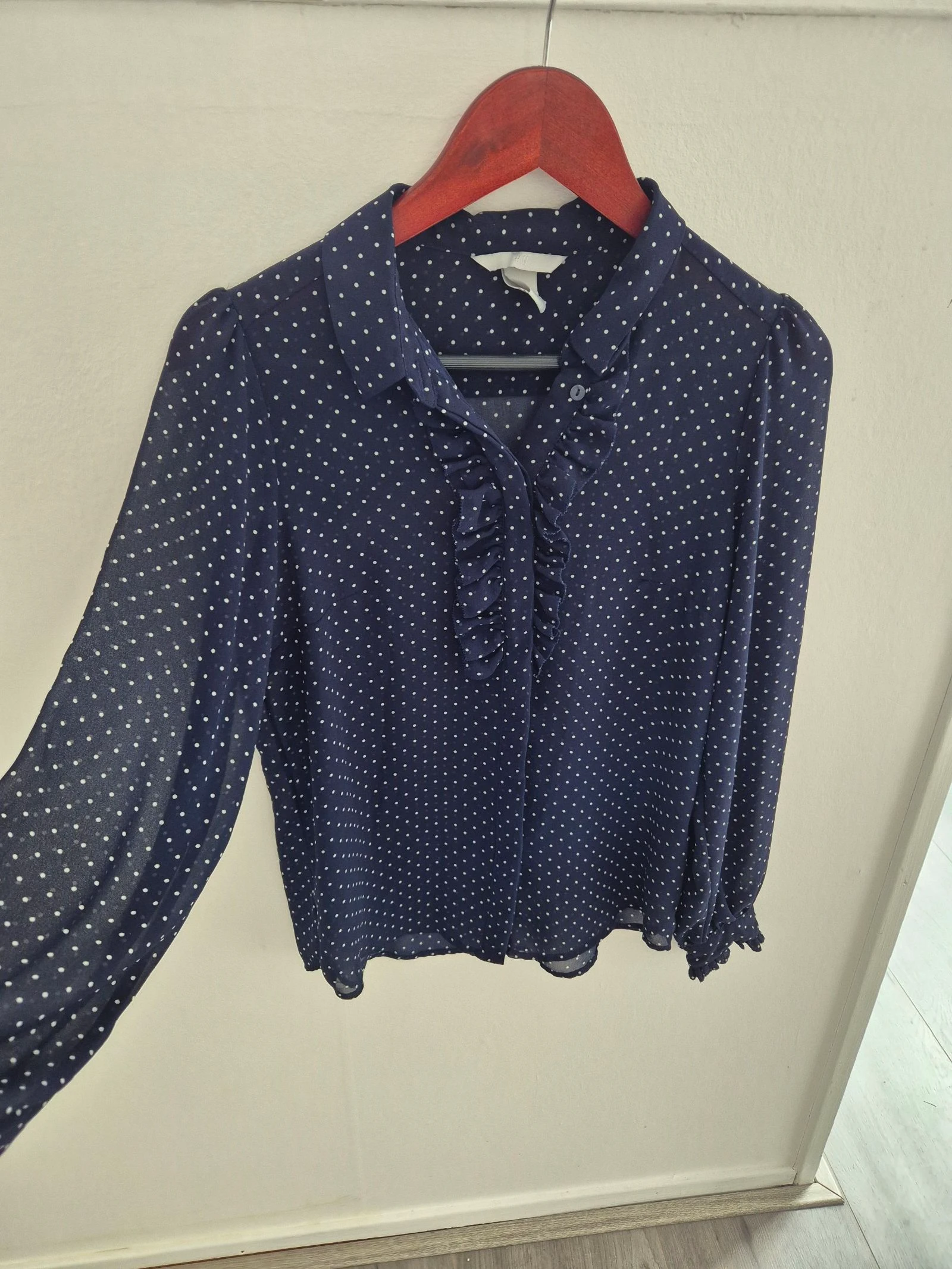 H&M Donkerblauwe Blouse met Stipjes & Ruffles | Maat 36 (S) – photo 5